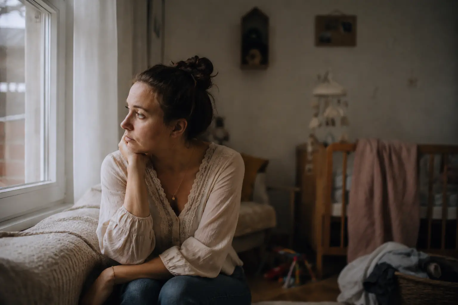 Les passages invisibles de la maternité : quand la femme s&rsquo;efface derrière la mère